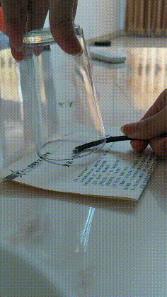 搞笑GIF：这陀螺不是我吹，我一个人能玩俩